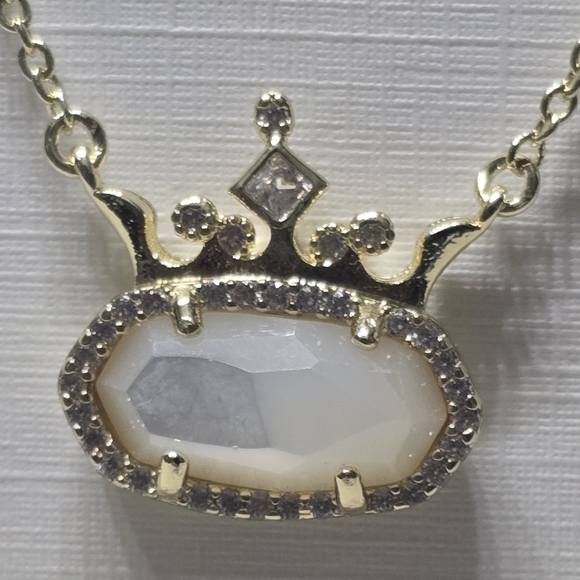 Kendra Scott Elisa Princess Gold Short Pendant Necklace - Picture 2 of 4